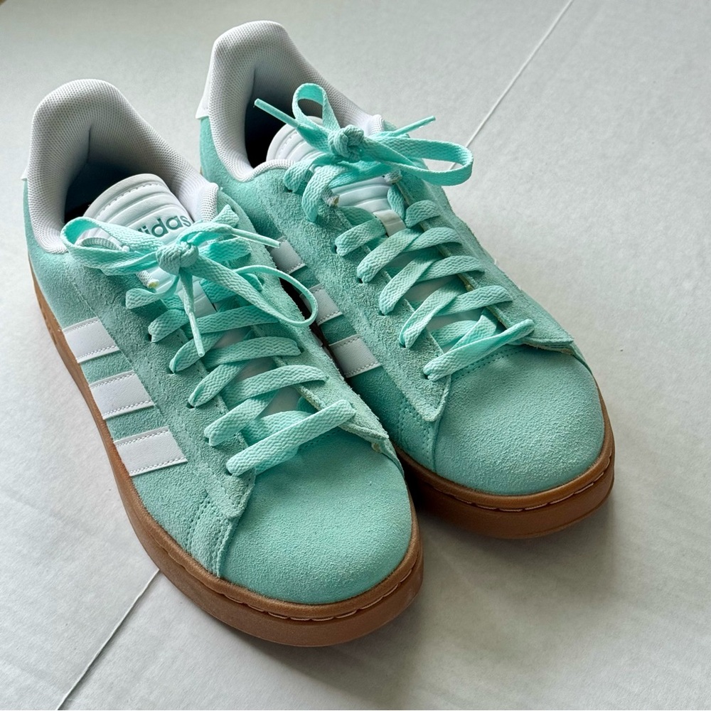 NWOB Adidas Alpha Court Sneakers